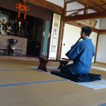 Offering honkyoku at Hakata Iccho-ken Temple, Fukuoka